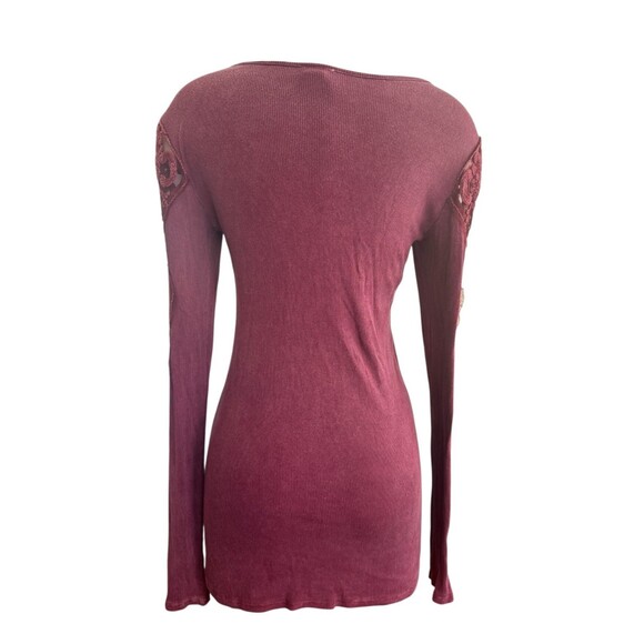 Gimmicks BKE Women M Plum Crochet Lace Front And Shoulders Long Sleeve Tee - Picture 6 of 6